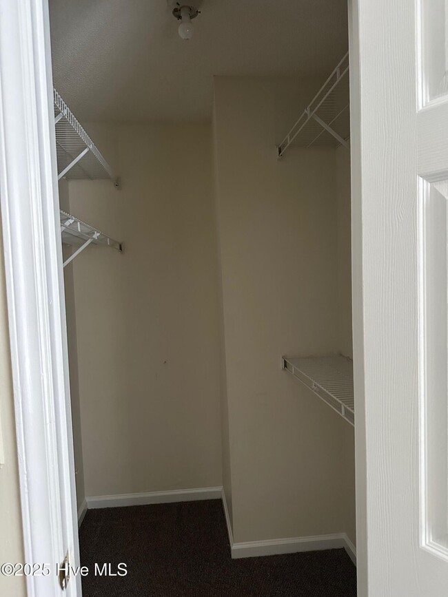 Building Photo - 3825 Sterling Pointe Dr