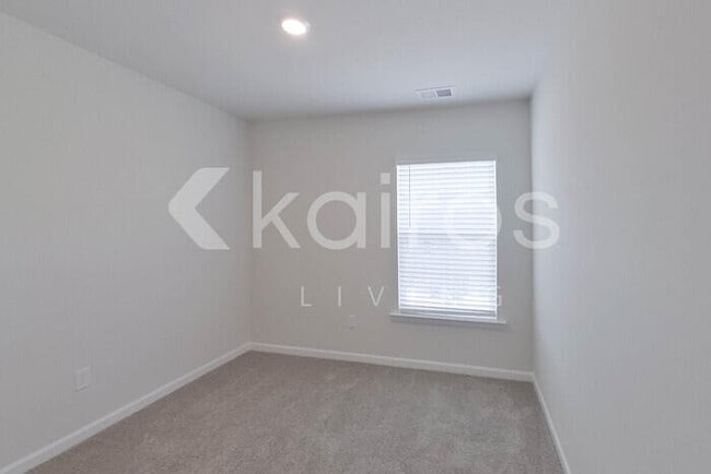 Building Photo - 2529 Banyan Cir