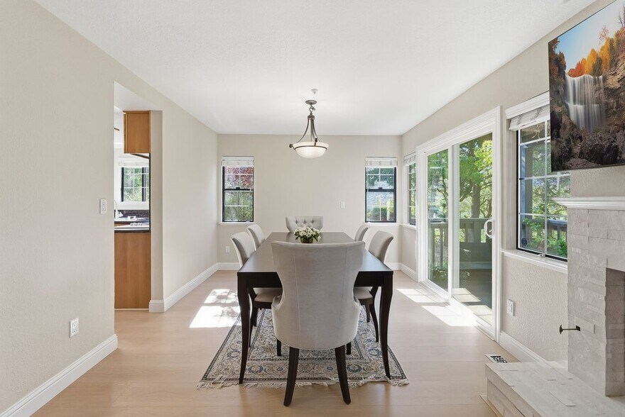 Building Photo - 121 Haslemere Ct