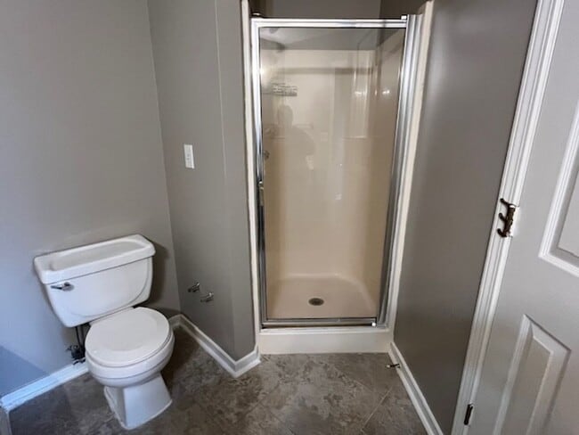 Building Photo - Renovated 4 Bedroom 2 Bath Home with 2 Car Garage for Rent!