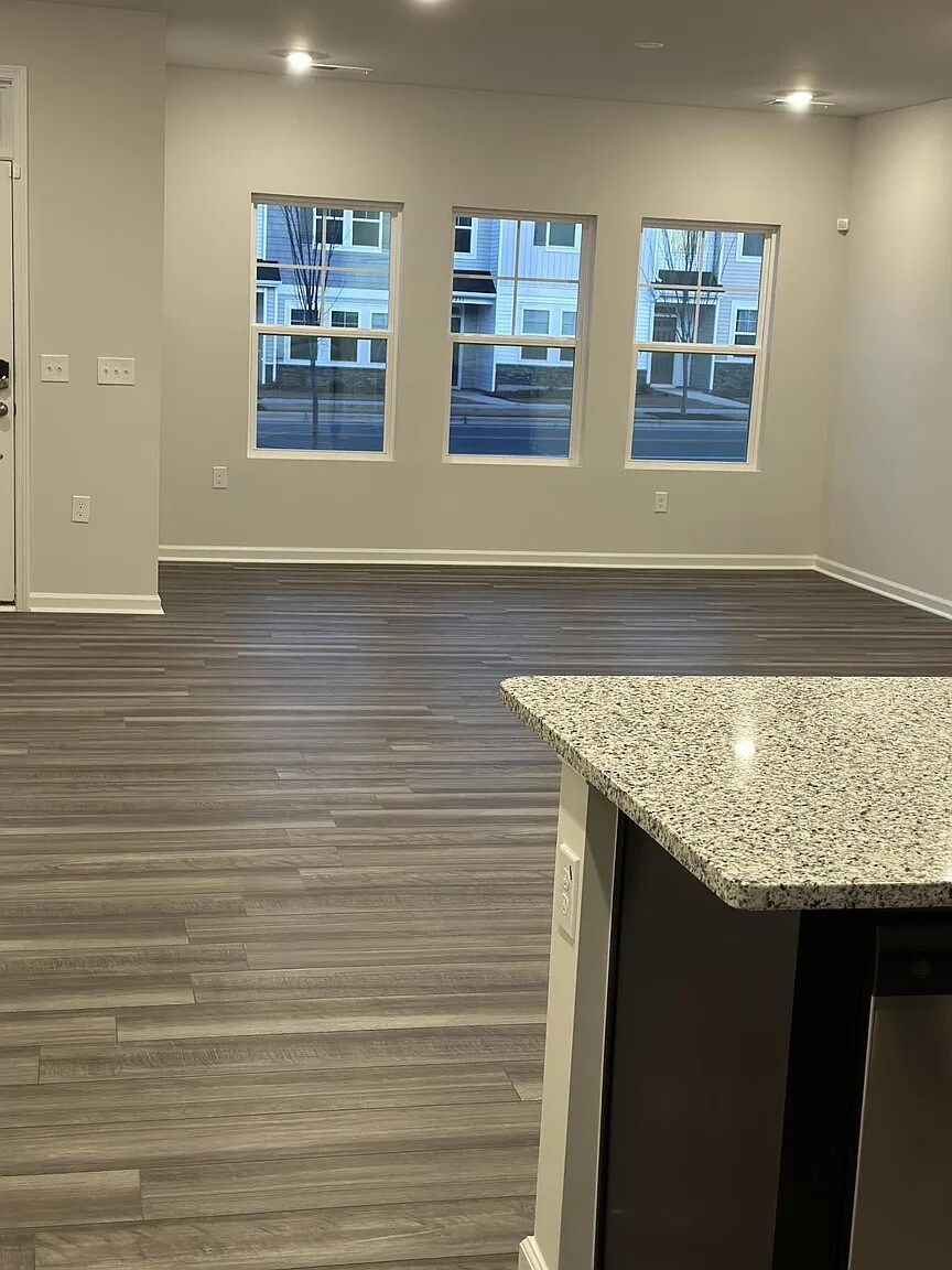 Building Photo - Room in Townhome on Kasota Ln