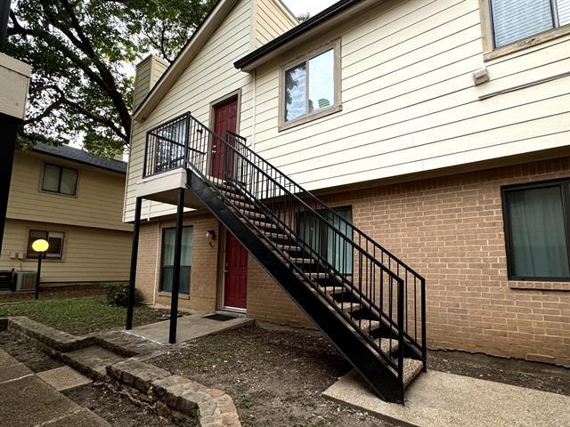 Building Photo - 6646 E Lovers Ln