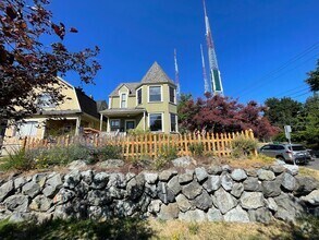 Building Photo - Charming 2 Bed / 1.5 Bath Victorian with G...