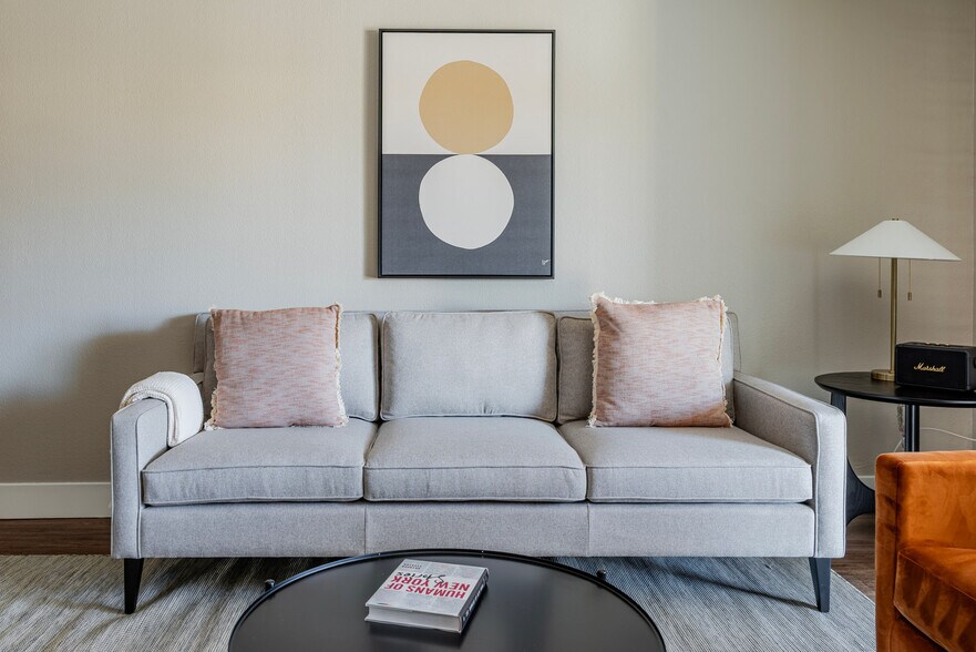 Building Photo - 644 Edgewater Blvd