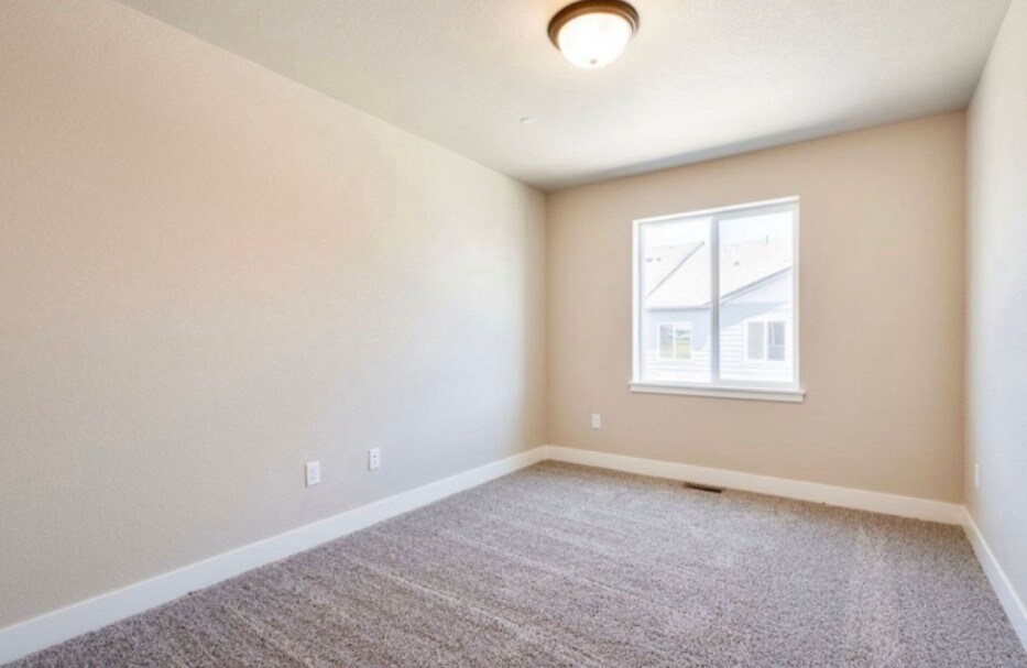 Building Photo - 6933 4th Street Rd