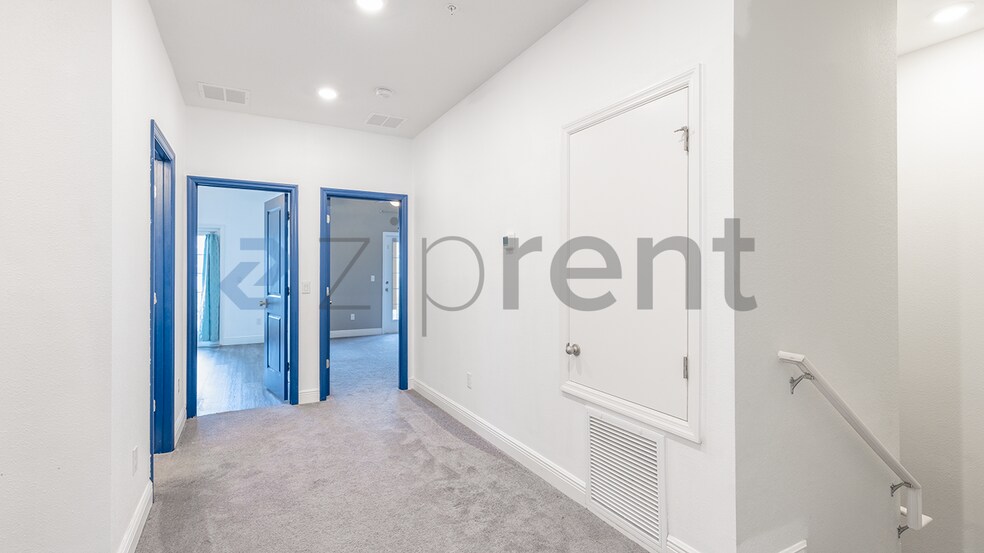 Building Photo - Unit