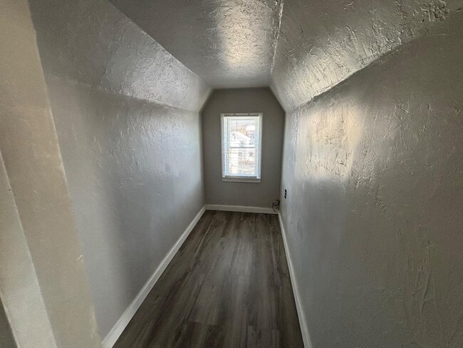 Building Photo - 211 N 5th Ave