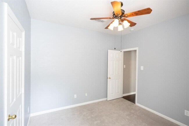 Building Photo - 22 S Lace Arbor Dr