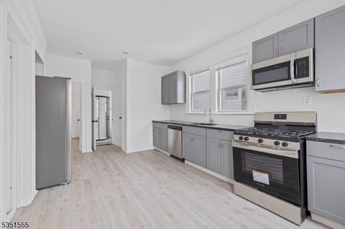 Building Photo - 490 S 20th St