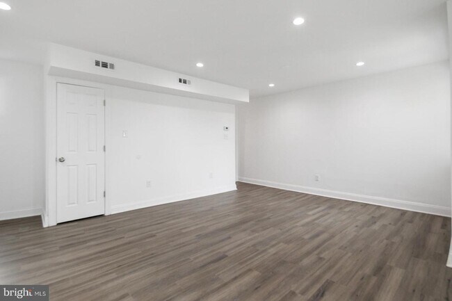 Building Photo - 274 N 58th St