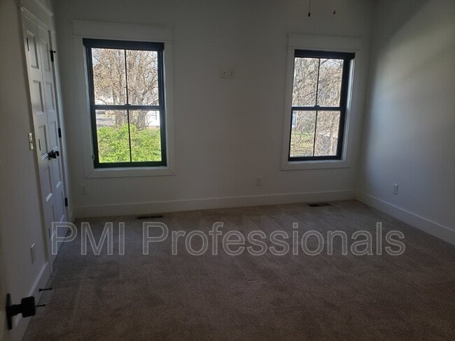 Building Photo - 205 McAuliffe St