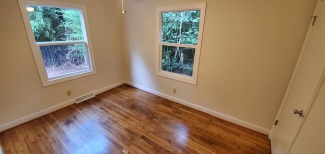 Building Photo - Charming 3-Bedroom Home in the Heart of Du...