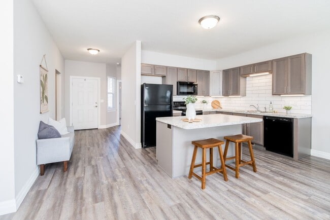 Building Photo - Beautiful 2BR/2BA Unit Available in Senior...