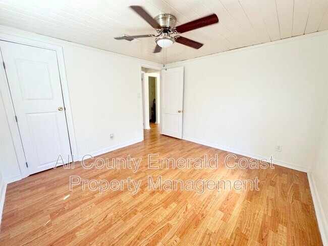 Building Photo - 733 Beach Dr