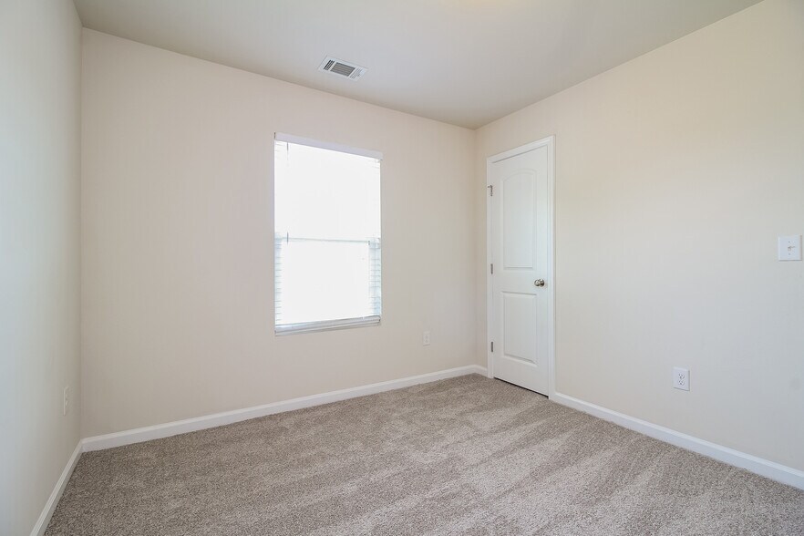 Building Photo - 246 Wadsworth Rd