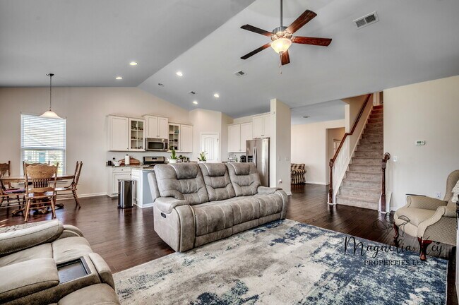 Building Photo - Beautiful Home for Rent 5 bed 3.5 bath