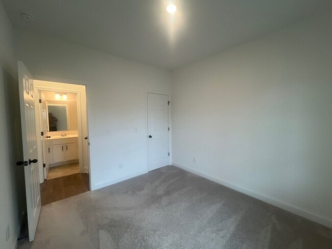 Building Photo - 312 Traywick Pl