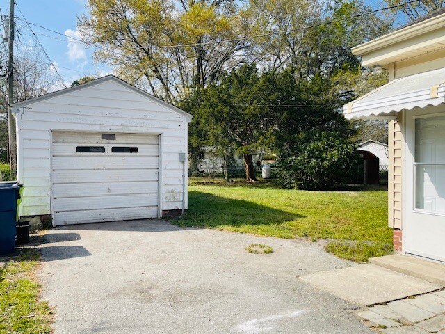 Building Photo - 227 Kenneth Blvd