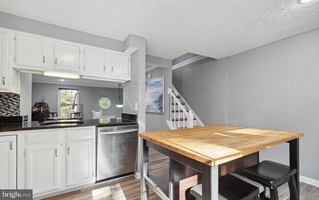 Building Photo - 1679 Fieldthorn Dr