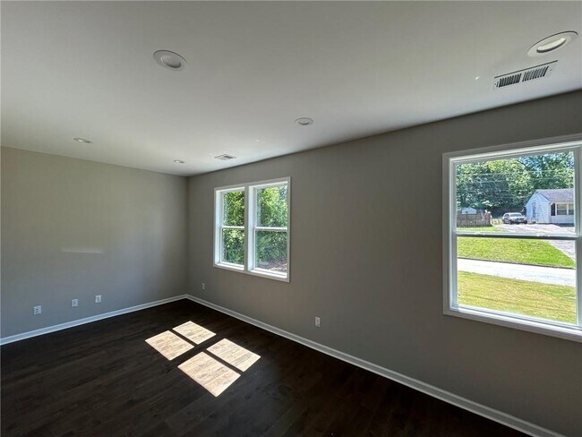 Building Photo - 169 Long Dr SW
