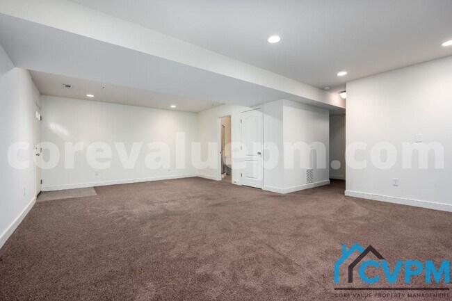 Building Photo - 1337 Jamestown Dr