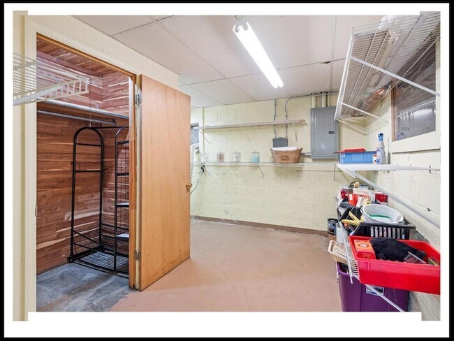 Building Photo - 112 E Lawson St