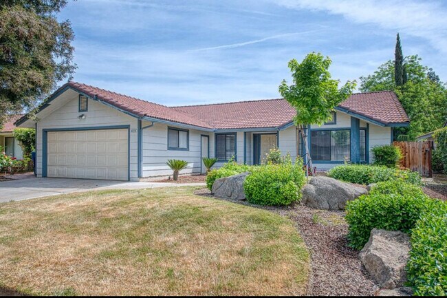 Building Photo - 6376 N Forestiere Ave