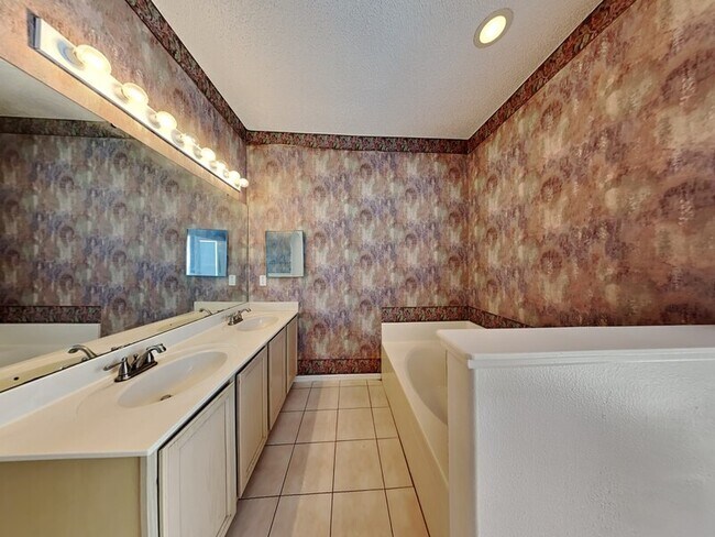Building Photo - 3233 Kings Ridge Terrace