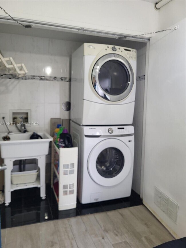 Building Photo - 4555 NW 99th Ave