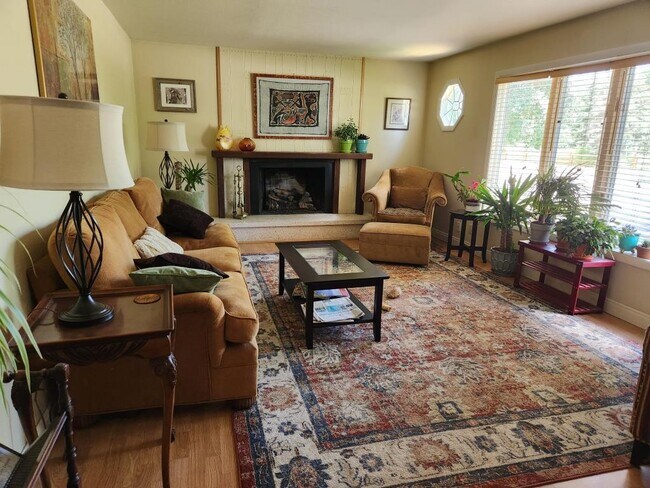 Building Photo - 2479 Holiday Ranch Loop Rd