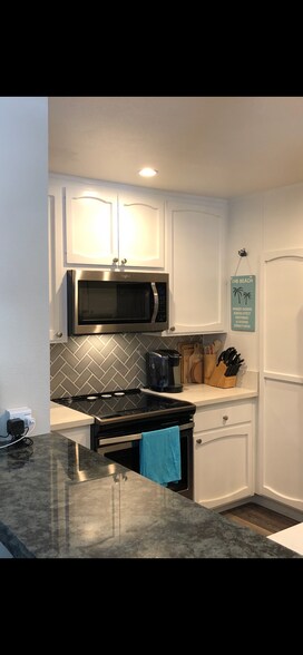 kitchen - 2625 Pirineos Way