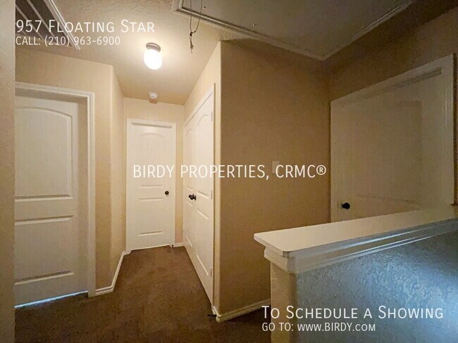 Building Photo - 957 Floating Star