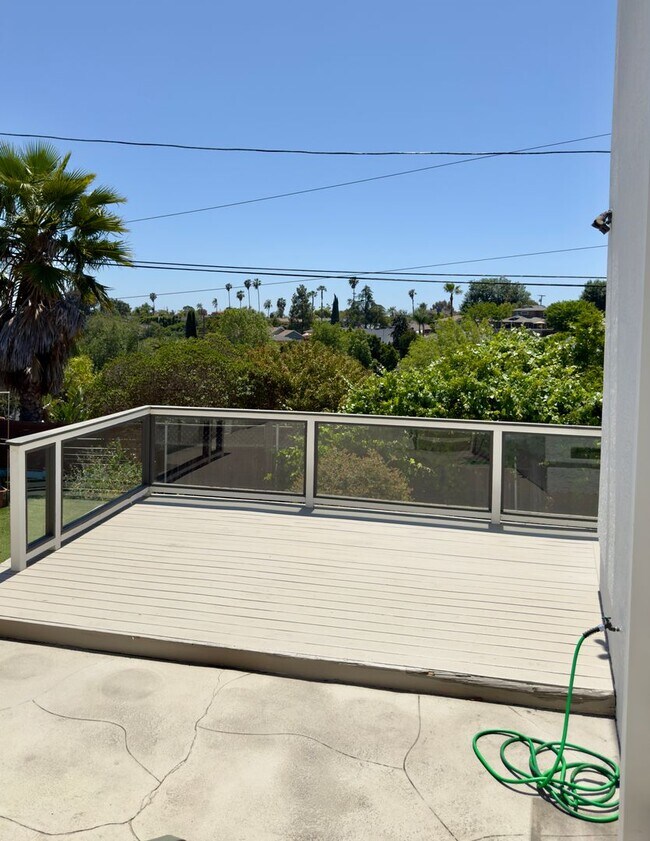 Building Photo - 4572 Valencia Dr