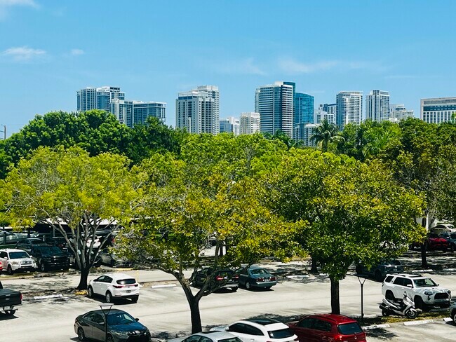 Building Photo - 1000 River Reach Dr