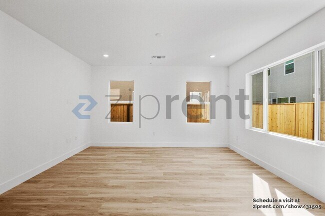 Building Photo - 146 W Ft Bragg Pl