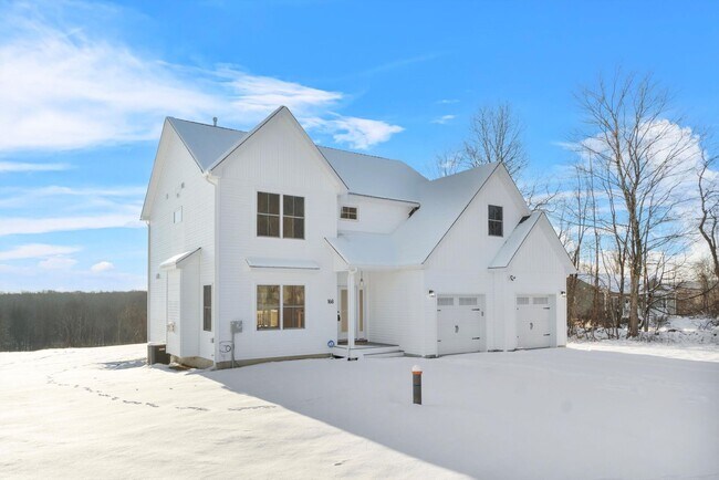 Building Photo - Move In Ready: Custom-built home