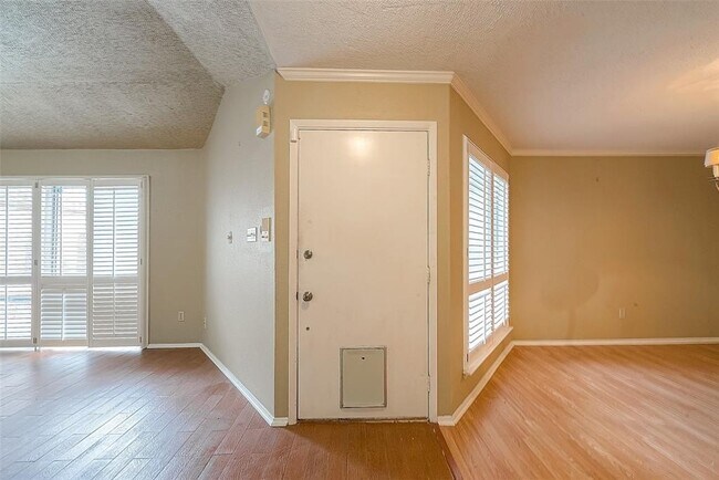 Building Photo - 14947 Heritage Wood Dr