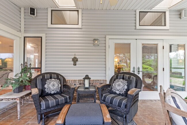 Building Photo - 1224 Deerwood Dr