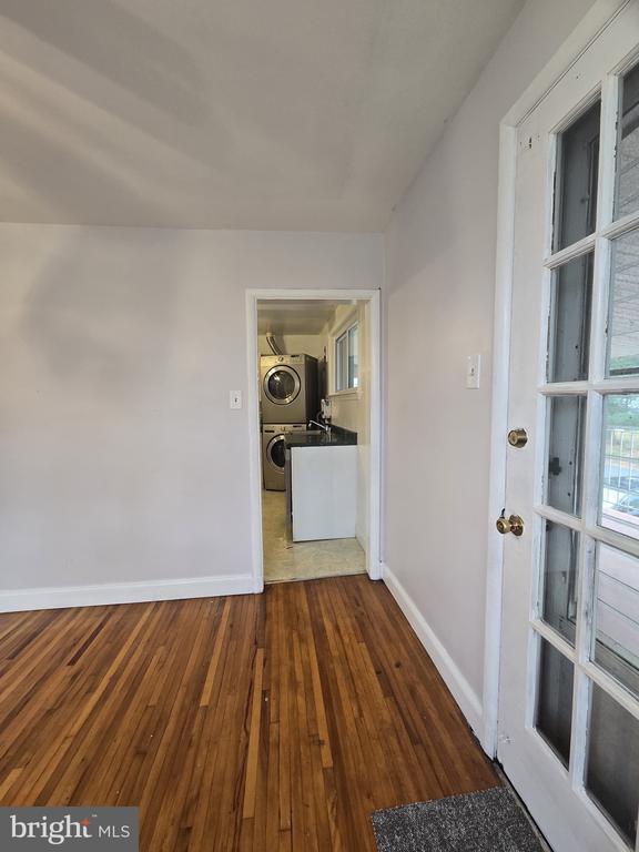 Building Photo - 8109 Valley Ln