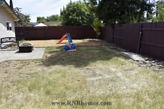 Building Photo - 5578 Coronado Way
