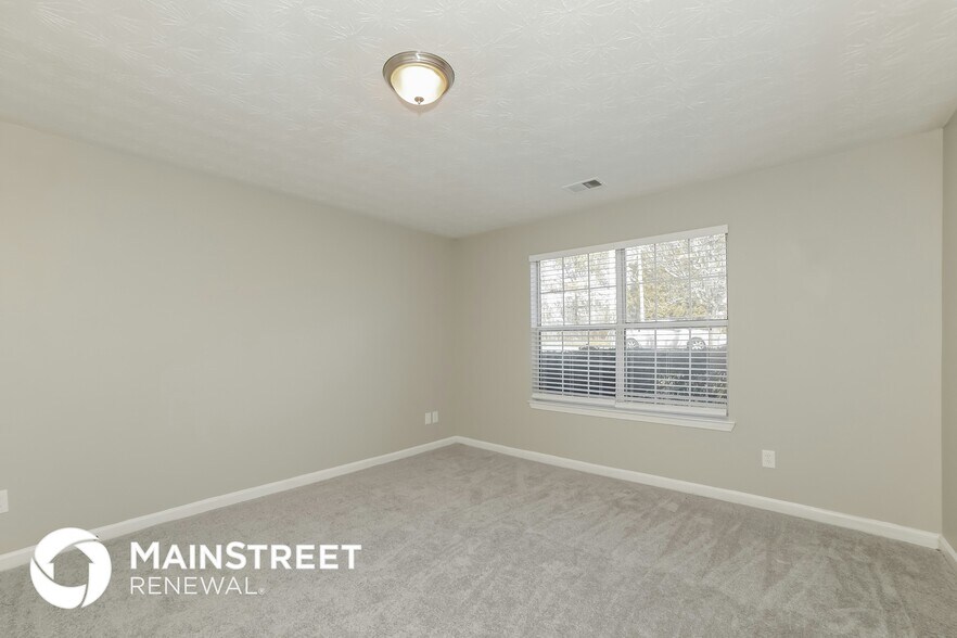 Building Photo - 4056 Robin Cir