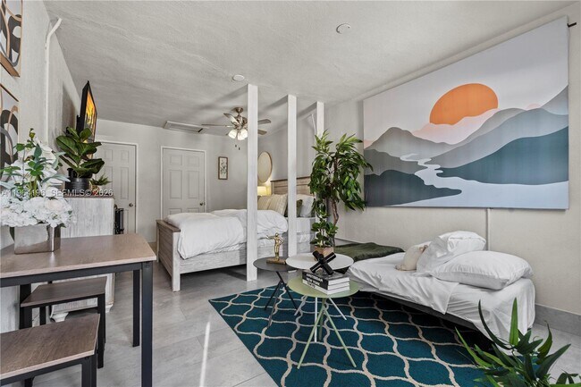 Building Photo - 12101 Everglades St