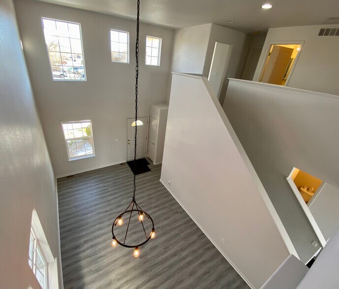 Building Photo - 1647 Wagonwheel Dr