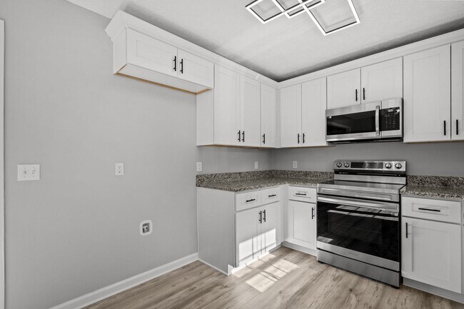 Building Photo - Fully Renovated 3 Bedroom in Southport!