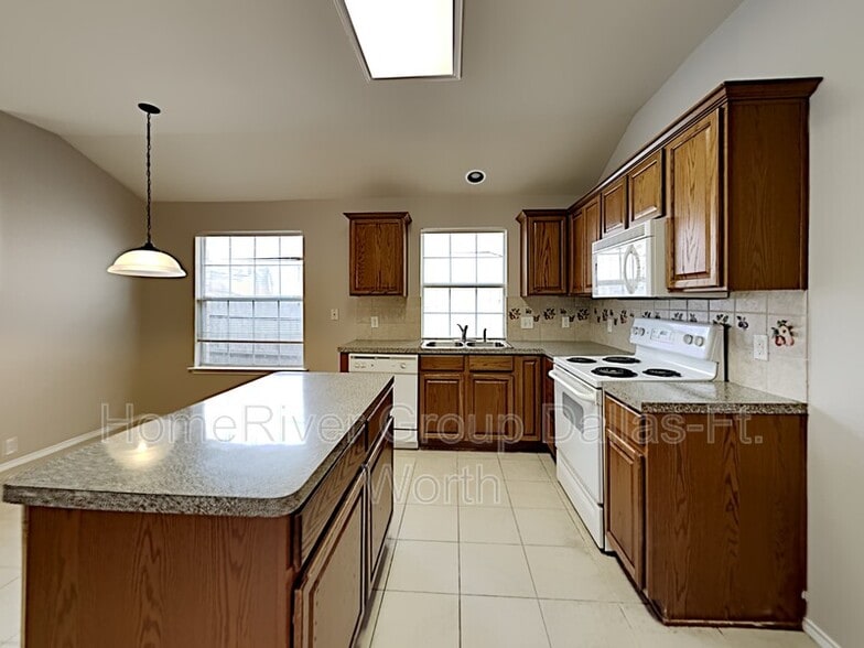 Building Photo - 8544 Orleans Ln
