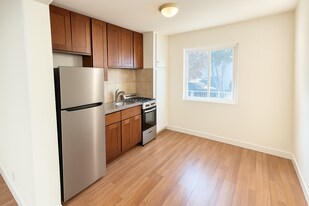 Building Photo - 748 Forestdale Ave