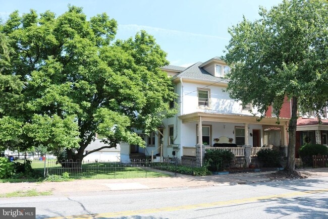 Building Photo - 637 N Charlotte St