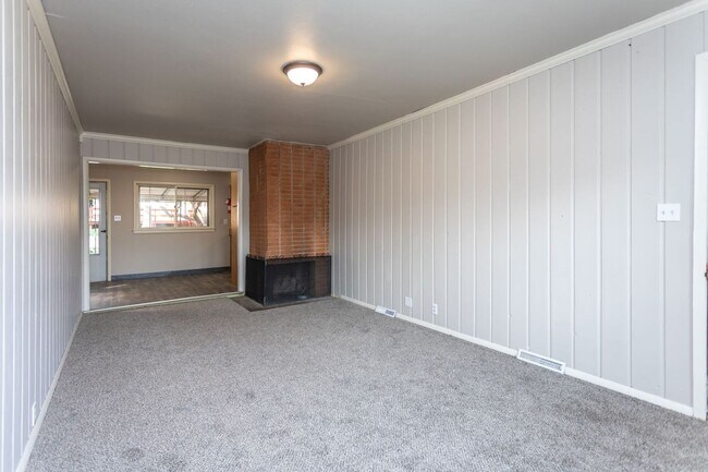 Building Photo - Nice Ranch Style Home in D12!