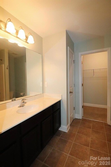 Building Photo - 2090 Shady Pond Dr