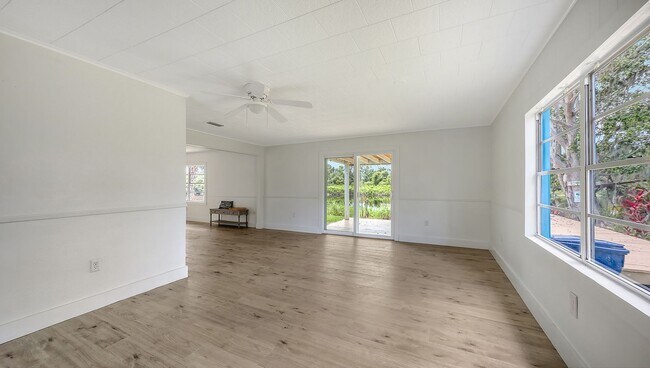Building Photo - Completely Remodeled Home With Stunning Ri...